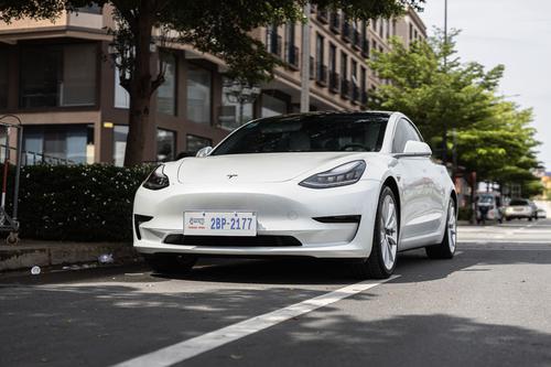Tesla's AI Vision Collides with a Crushing Valuation and Cash Burn
