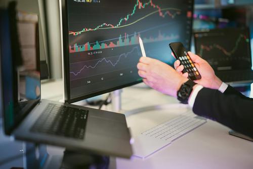 What Does the CEO's Recent Stock Sale Signal for HomeTrust Bancshares