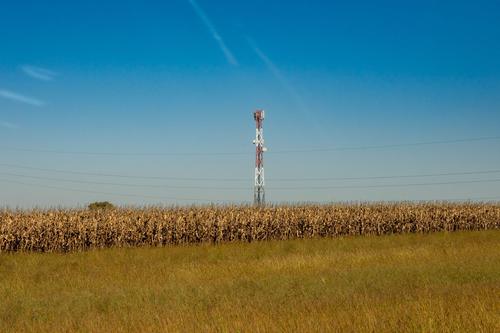 The Satellite Shadow: Starlink's Direct-to-Mobile Push Rattles Verizon, T-Mobile, and AT&T