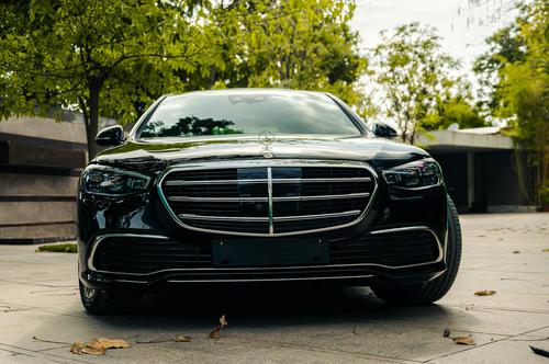 Why Consider a "Buy-and-Hold" Strategy for Automotive Stocks in 2026