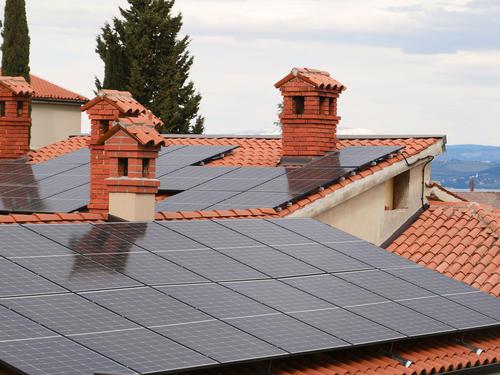 JinkoSolar's Distressed Dividend: A Value Trap in the Solar Oversupply