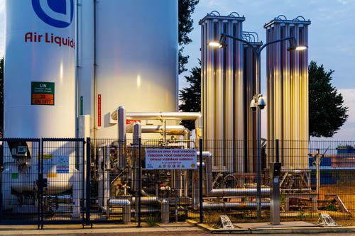 Plug Power's Green Hydrogen Retreat: A Liquidity-Driven Pivot to Survival