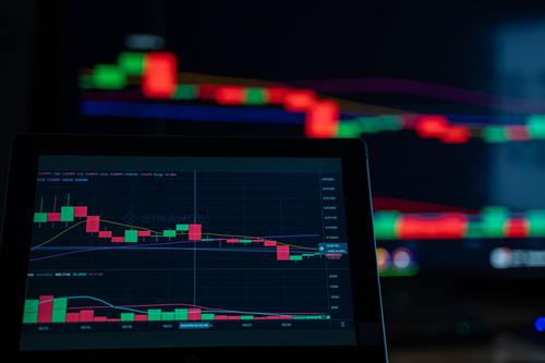 Udine's High-Beta Bet: Navigating Volatility in Reddit and Hims & Hers