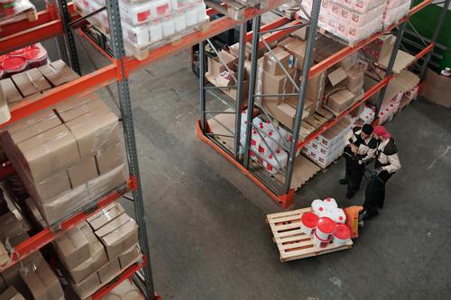 How is EssilorLuxottica Navigating Global Tariffs and Supply Chain Pressures