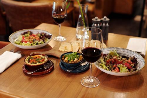 The Cheesecake Factory's Record Quarter Meets a CFO's Valuation-Aware Exit