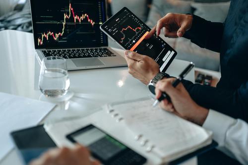 Why Are Investors Flocking to Private Markets Amidst Public Volatility