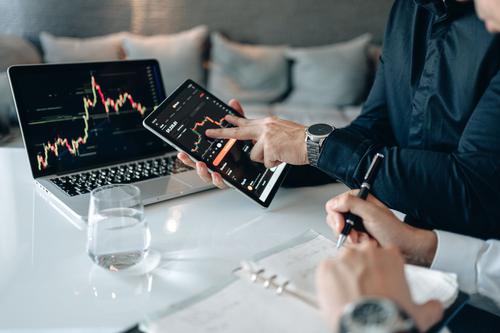 Fidelity National Information Services: A Growth Story Hiding in Plain Sight at 7x Earnings