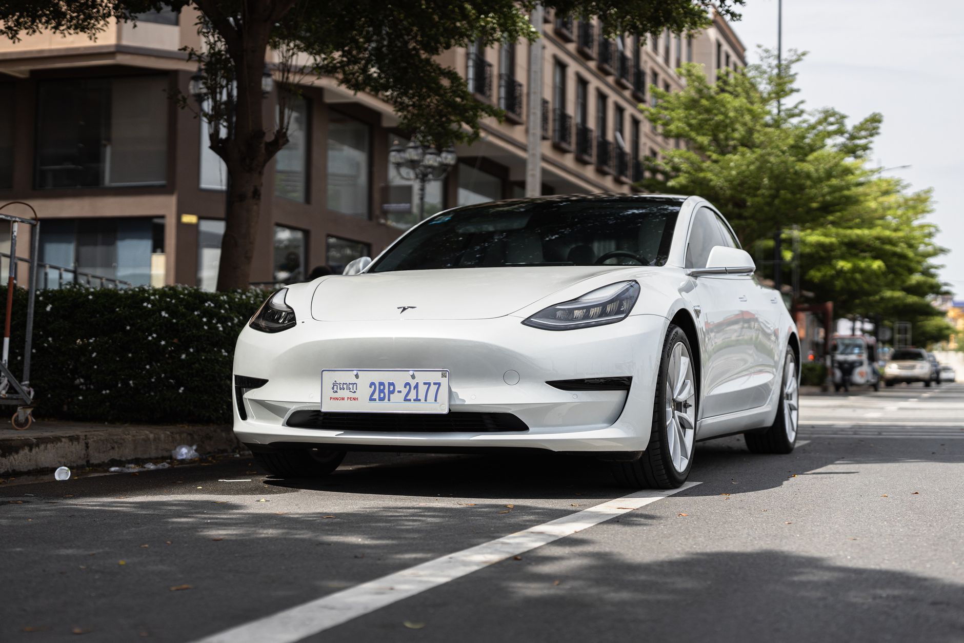 Tesla's AI Vision Collides with a Crushing Valuation and Cash Burn