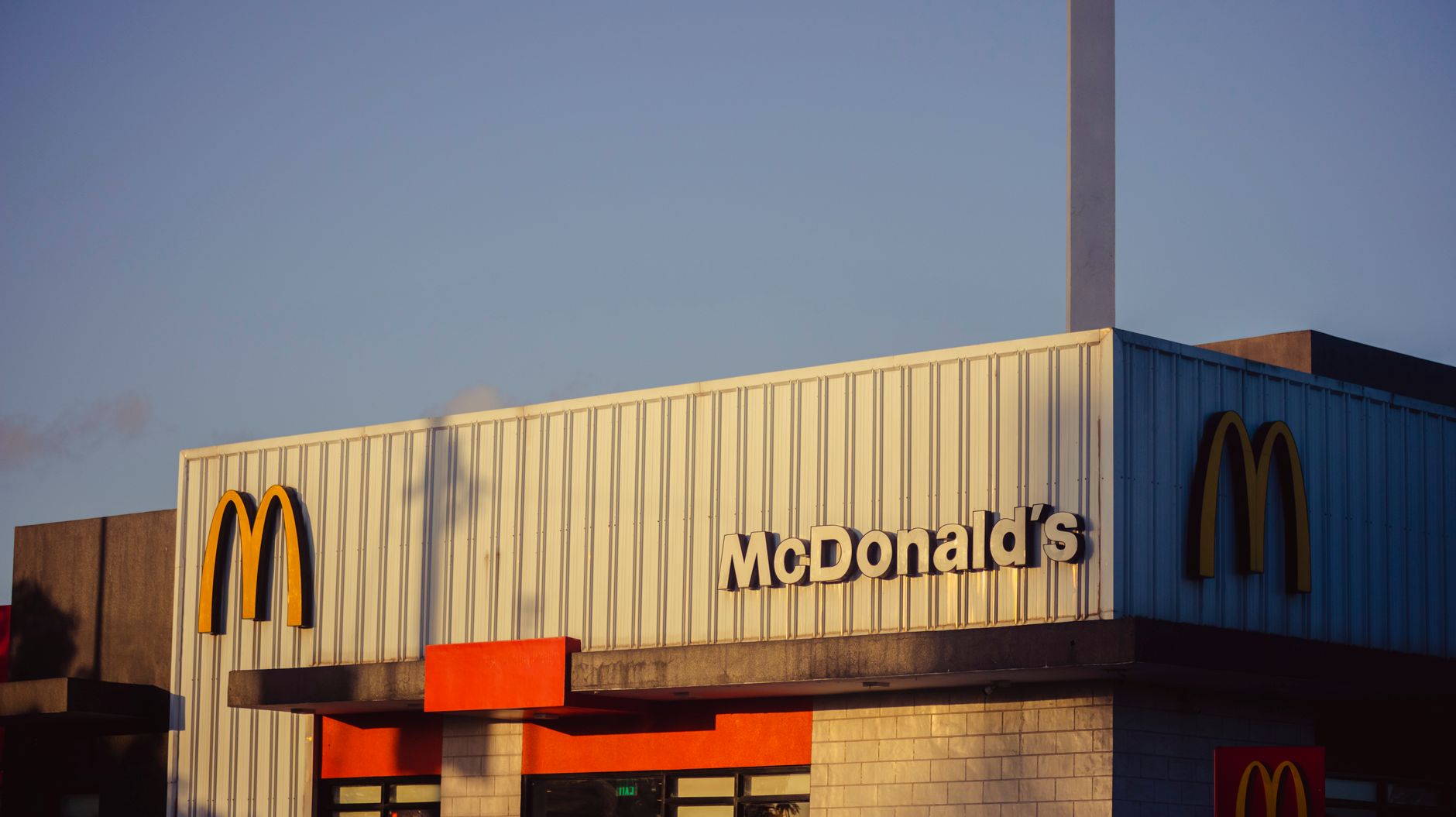 McDonald's: The Franchise King's Defensive Rally Towards a 50-Year Dividend Crown