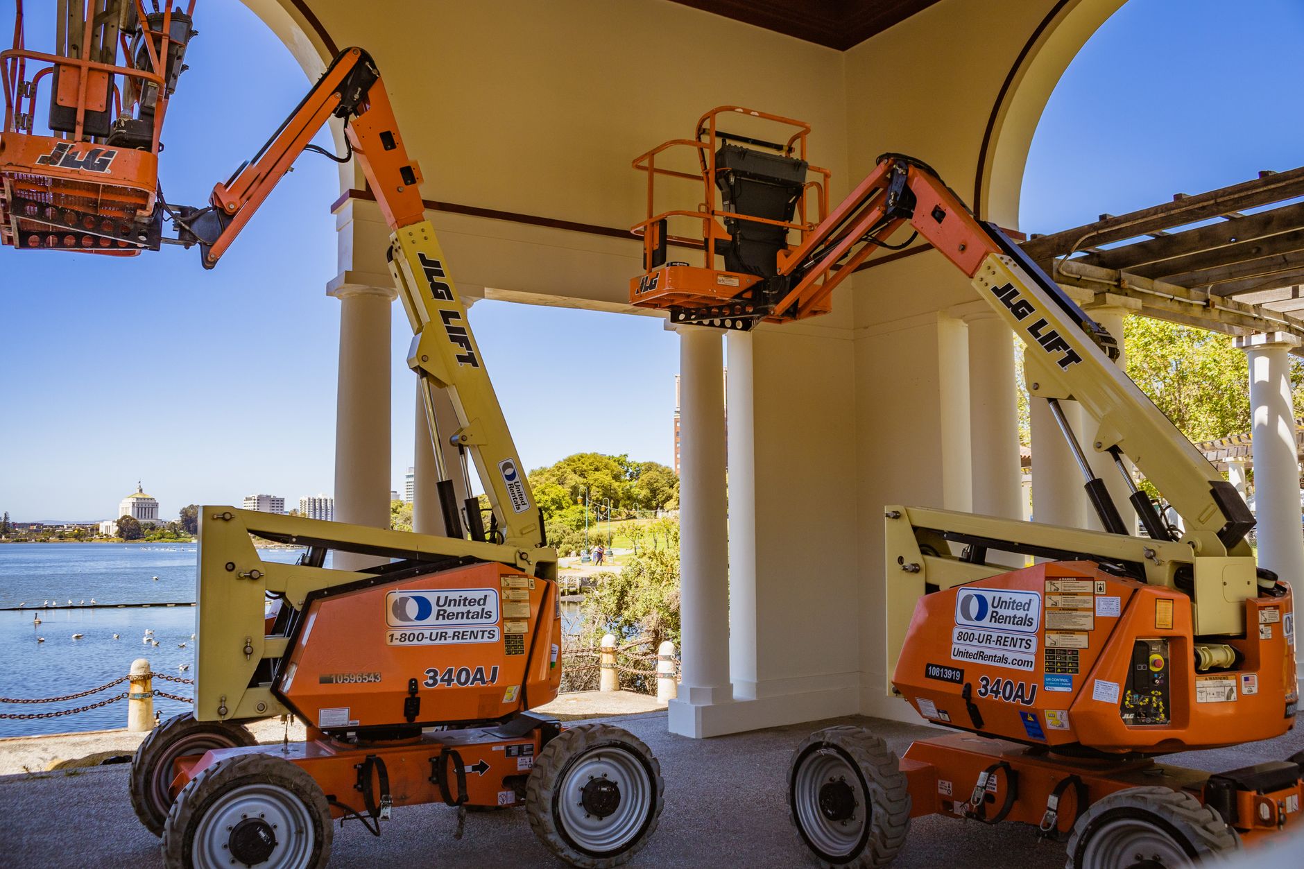 United Rentals' CFO Sale: Smart Timing Amidst Record Performance, Not a Red Flag