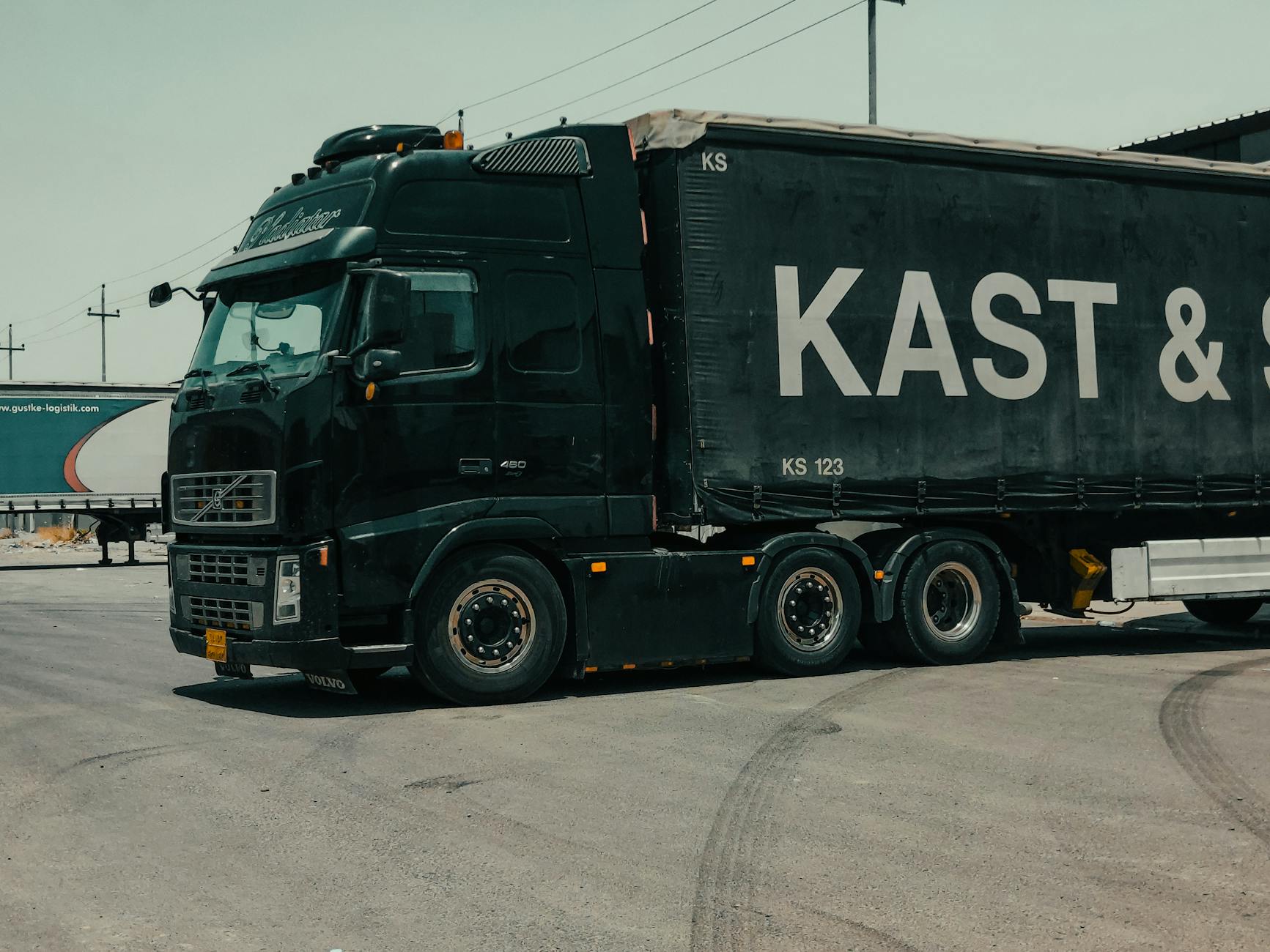 What's Driving Hub Group's Recent Volatility Ahead of Earnings