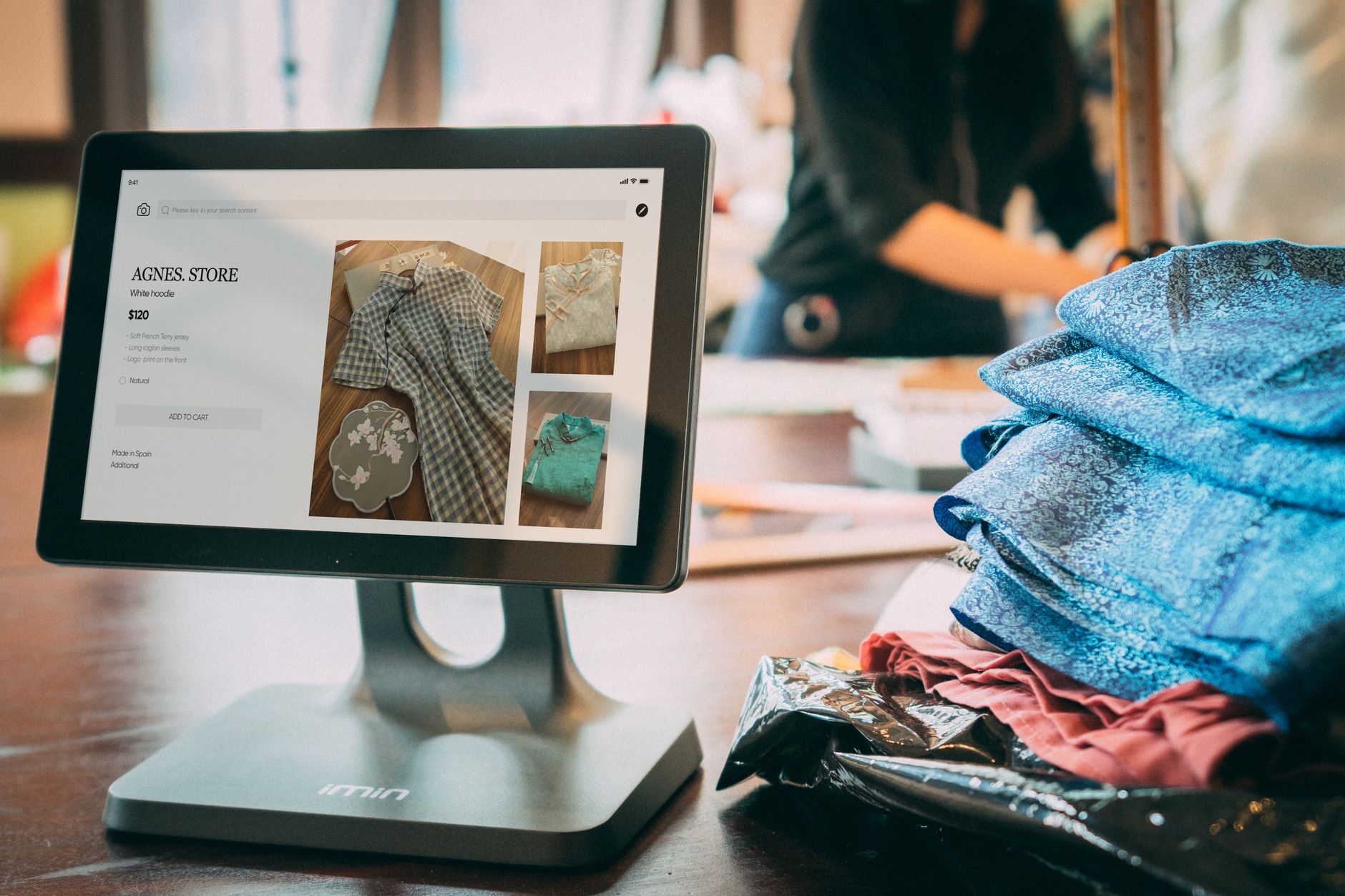 Levi's DTC Pivot Defies Tariff Headwinds, Setting Up a Critical Q2 Earnings Test