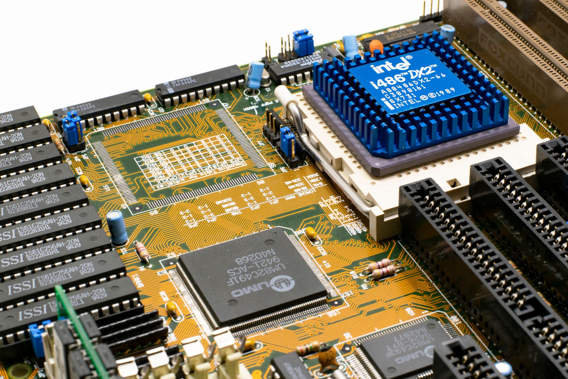 Intel's Q2 Beat Ignites Short-Term Call Mania Amidst CHIPS-Fueled Ambition