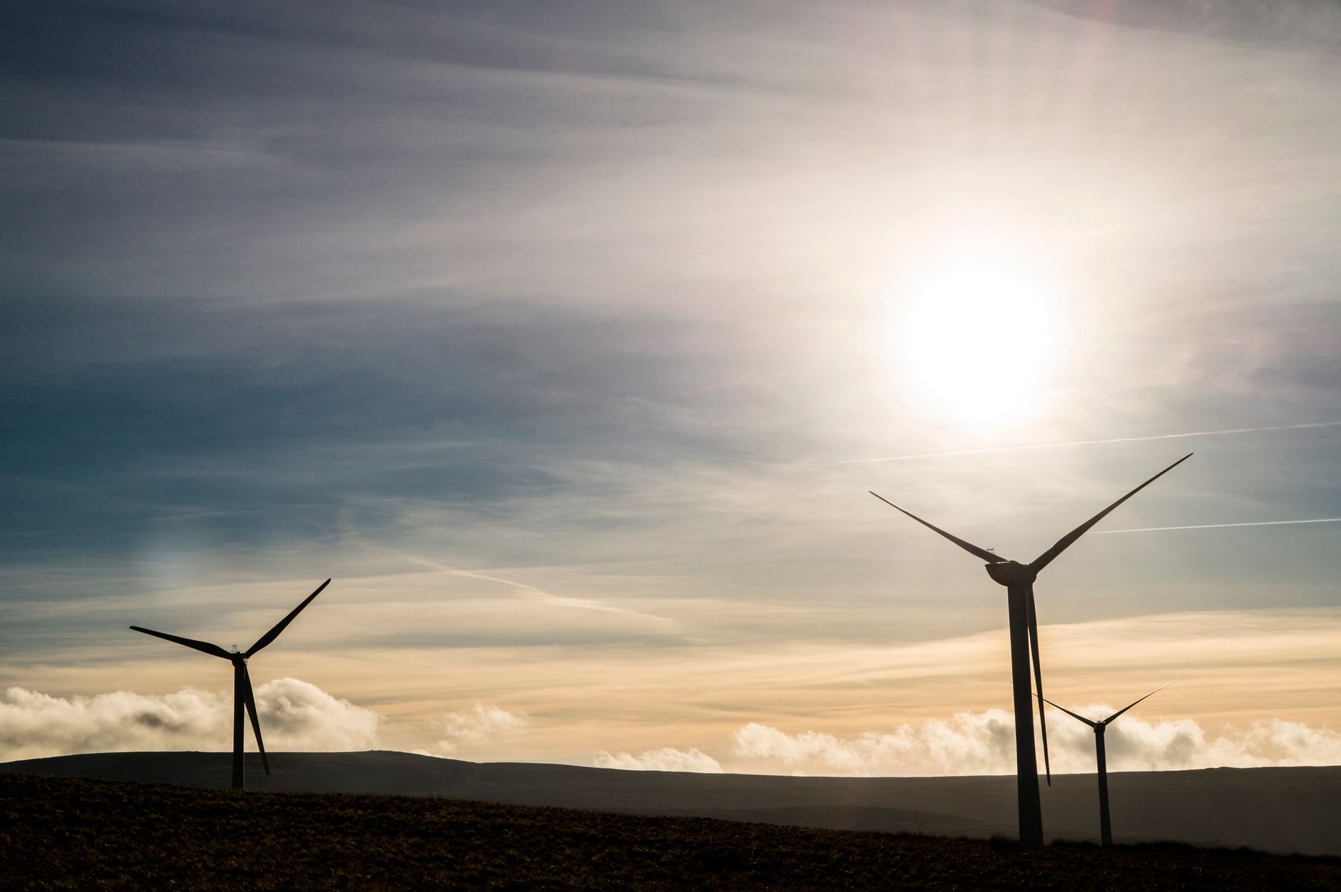 Bloom Energy's AI Momentum Outruns Chambers' $3M Sale, Yet Valuation Warning Remains
