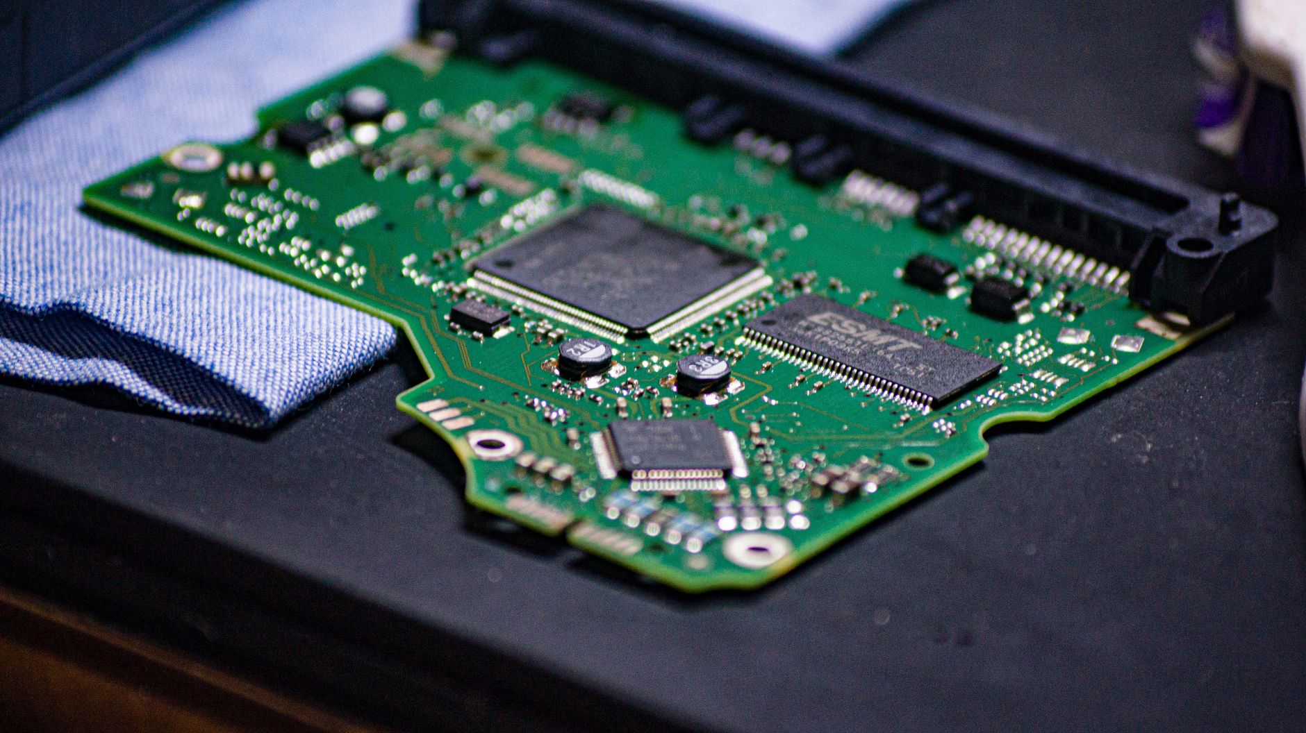 What Does Recent Insider Selling at Western Digital Signal