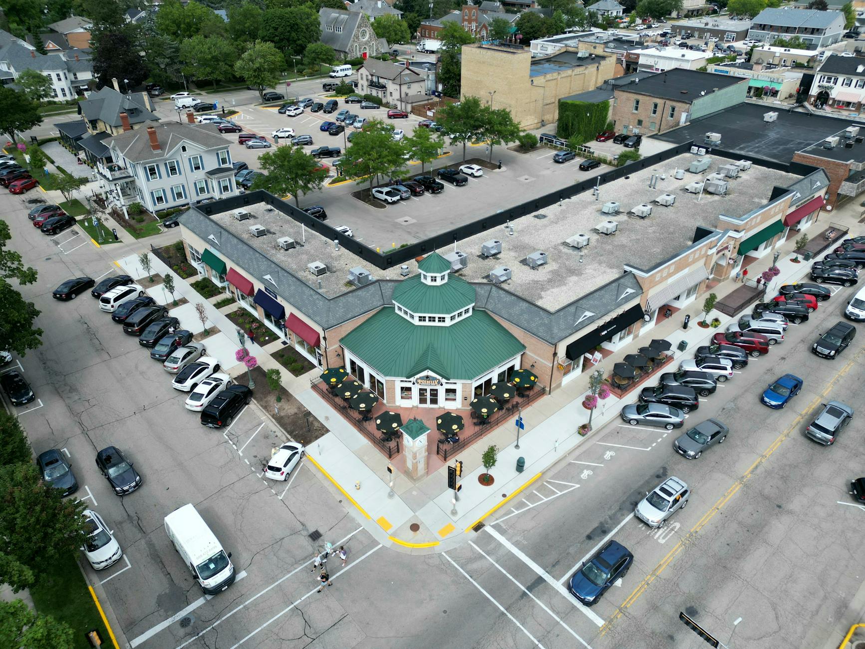 Is Phillips Edison & Company (PECO) a Strong Buy Amidst Retail Real Estate's Resurgence
