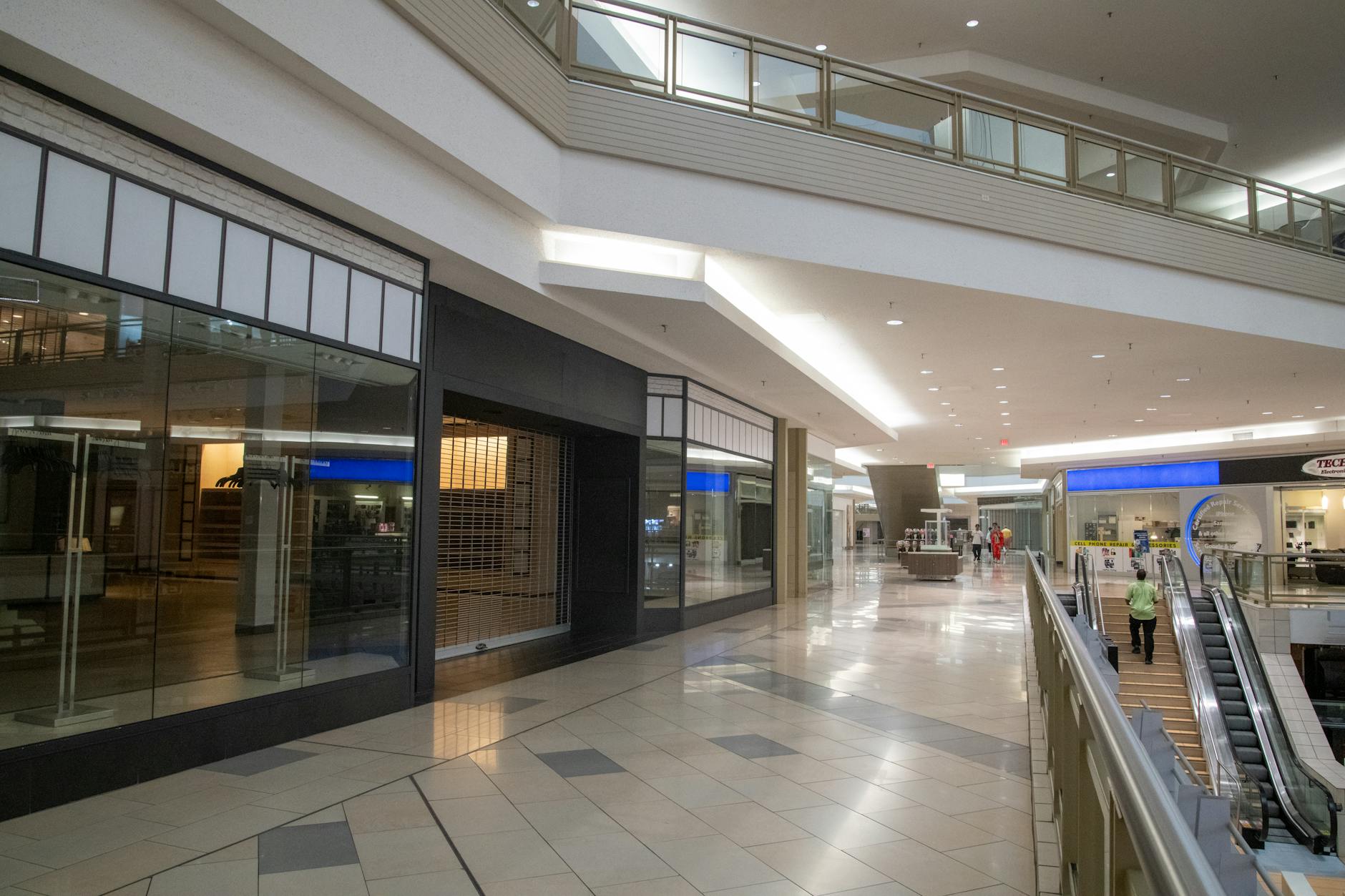 Why is 7-Eleven Closing Hundreds of North American Stores