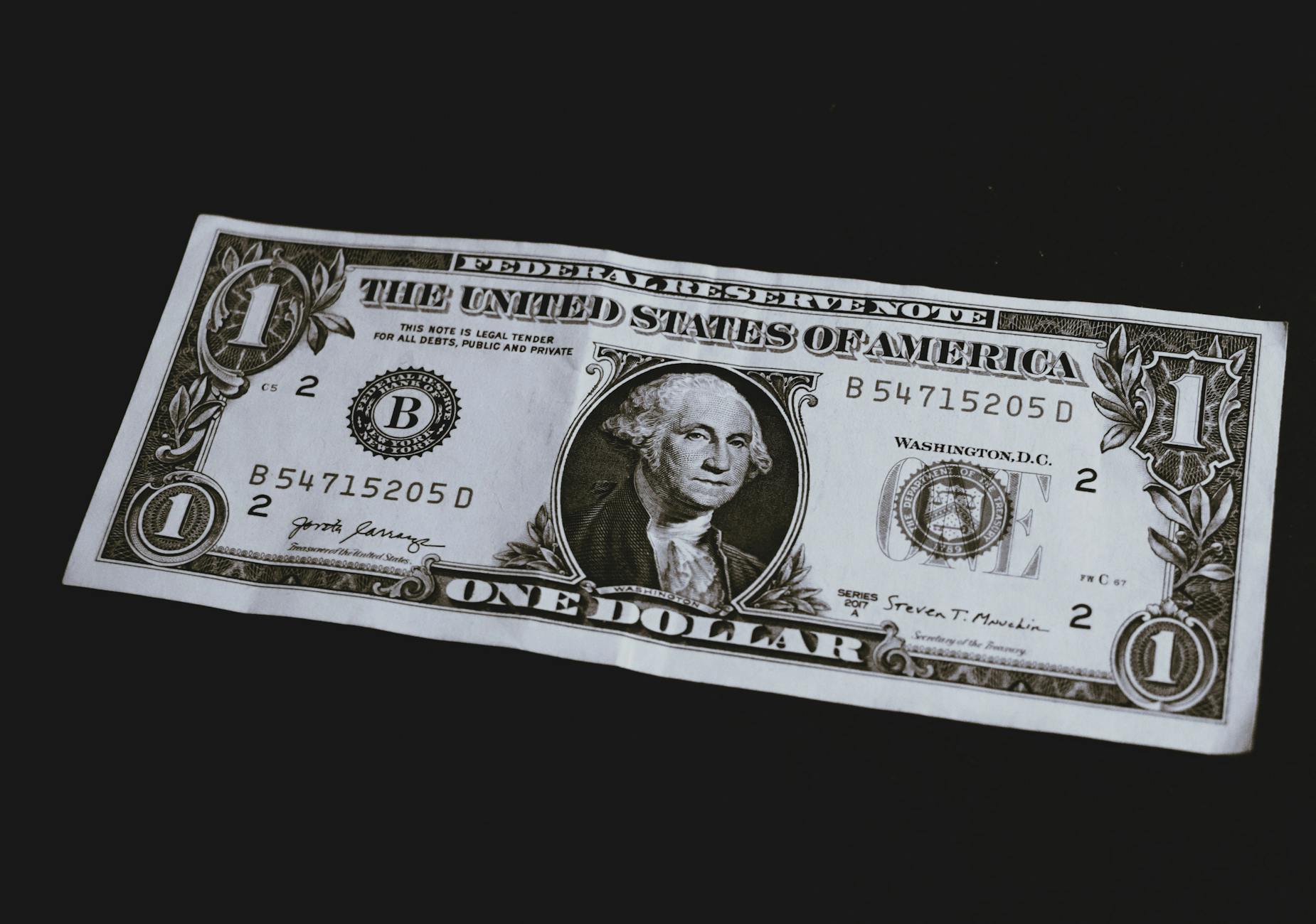 Why is Dollar General Stock Sliding Despite Strong Q4 Results