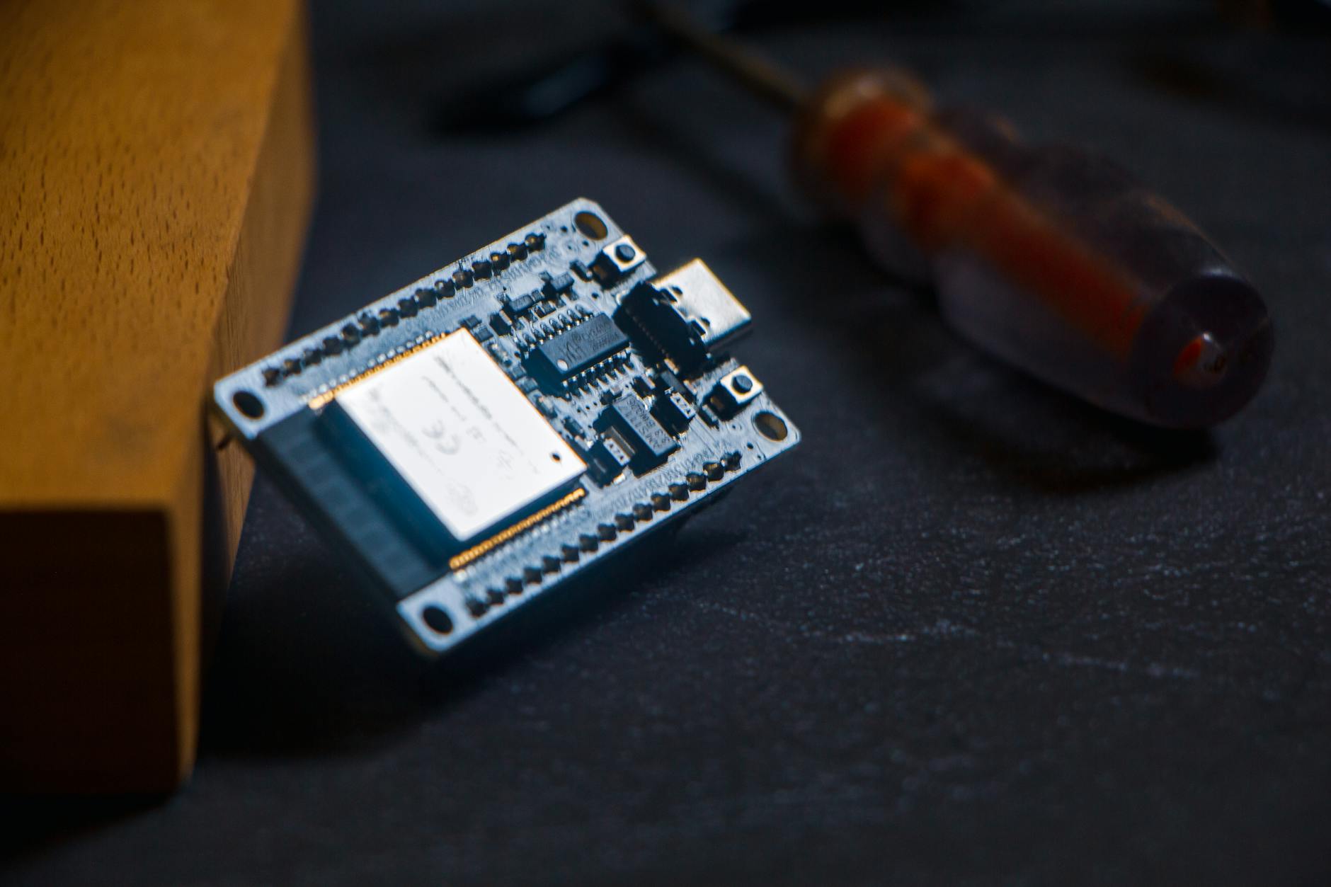 Is Silicon Motion's AI and Automotive Push a Game Changer for Investors