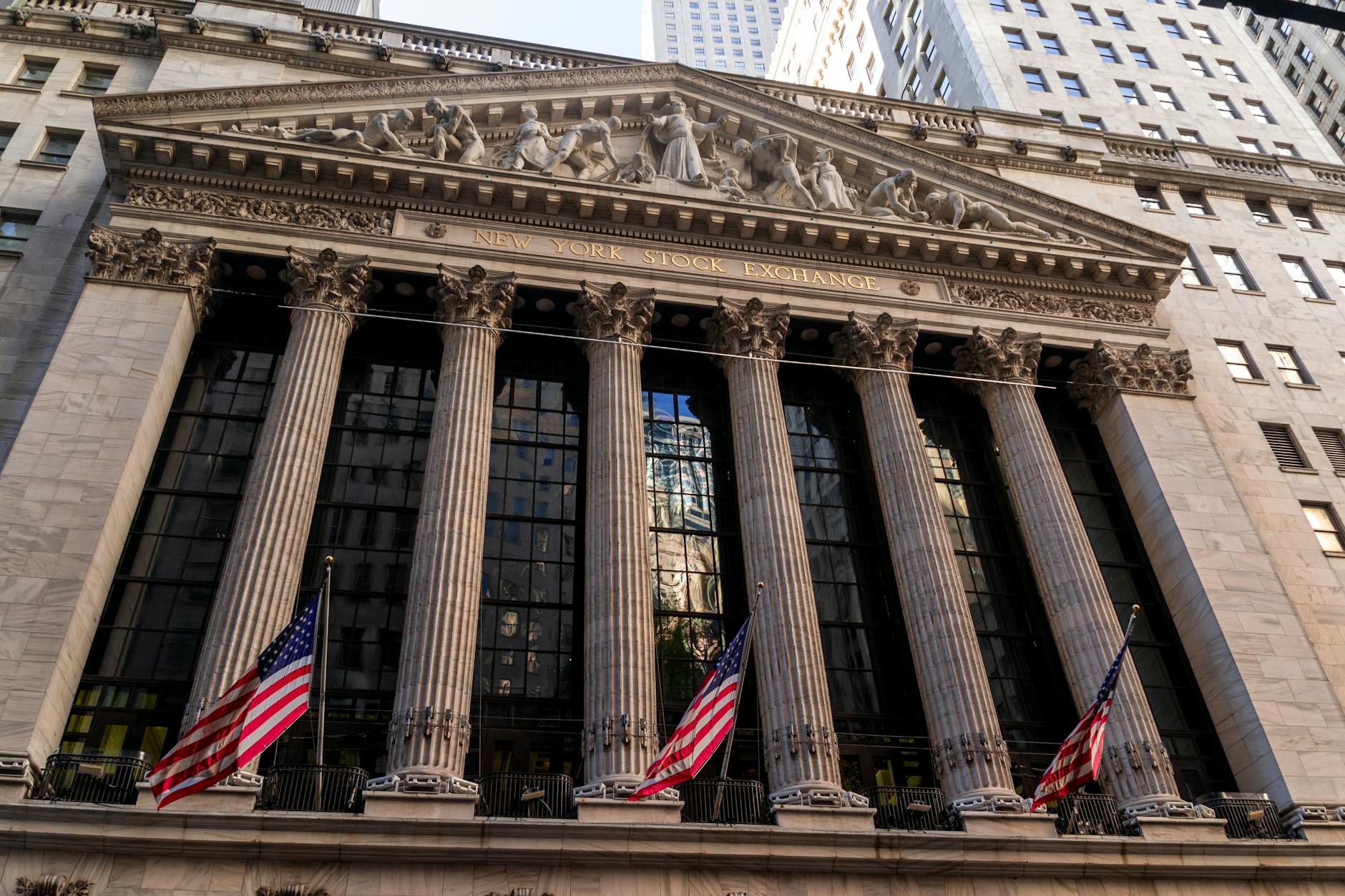 Is the S&P 500's Resilience Sustainable Amidst Decelerating Growth