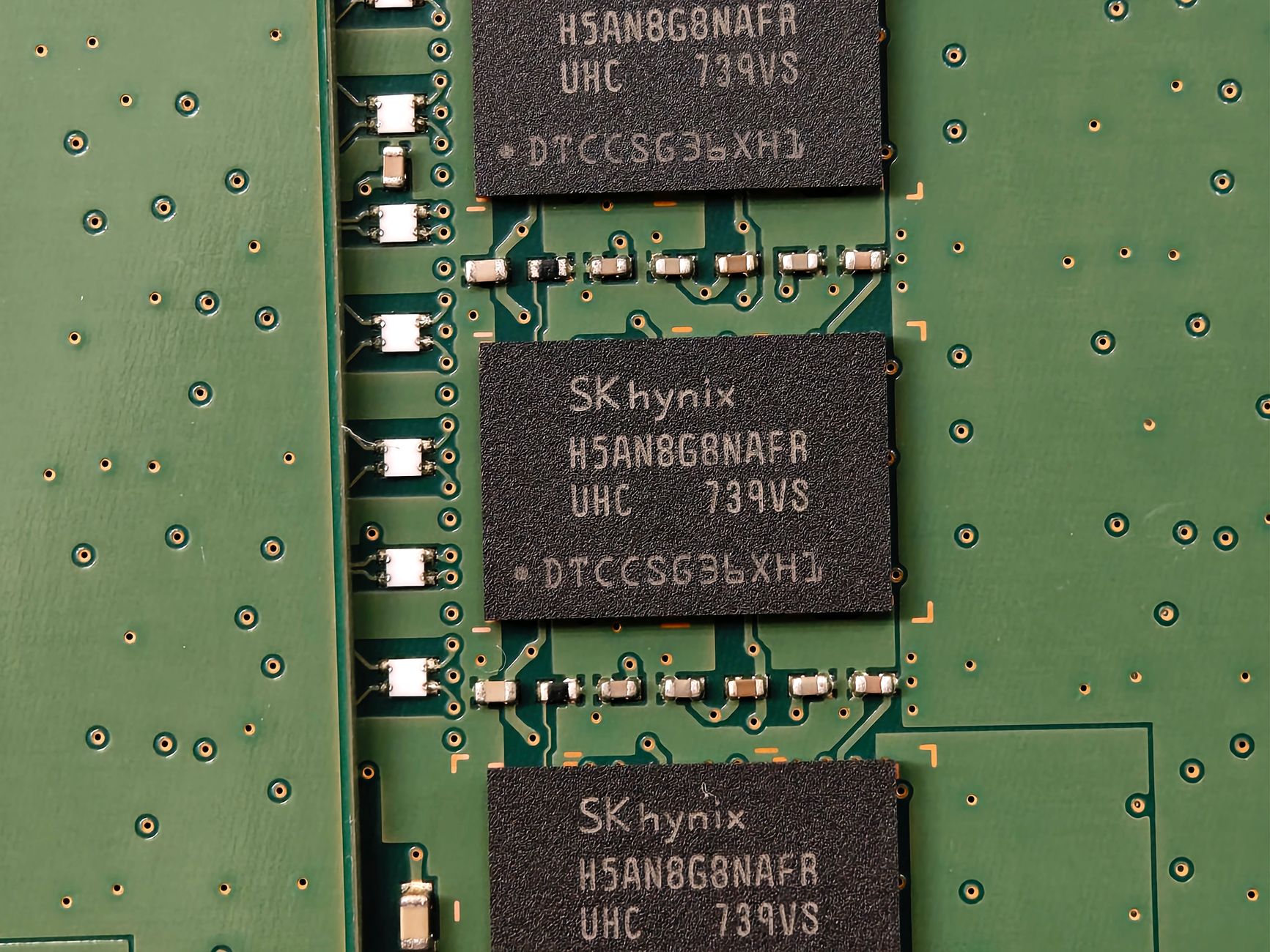 Micron's AI Bet: Why Institutional Capital Is Doubling Down on a Transformed Memory Giant