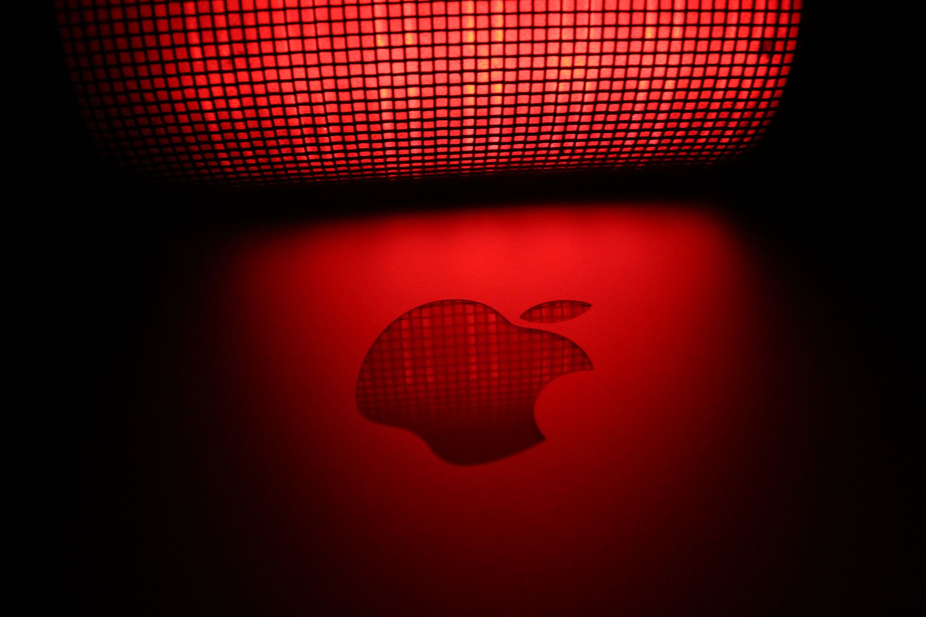 Beyond the AI Hype: Why Apple Offers Better Risk-Adjusted Returns Than NVIDIA