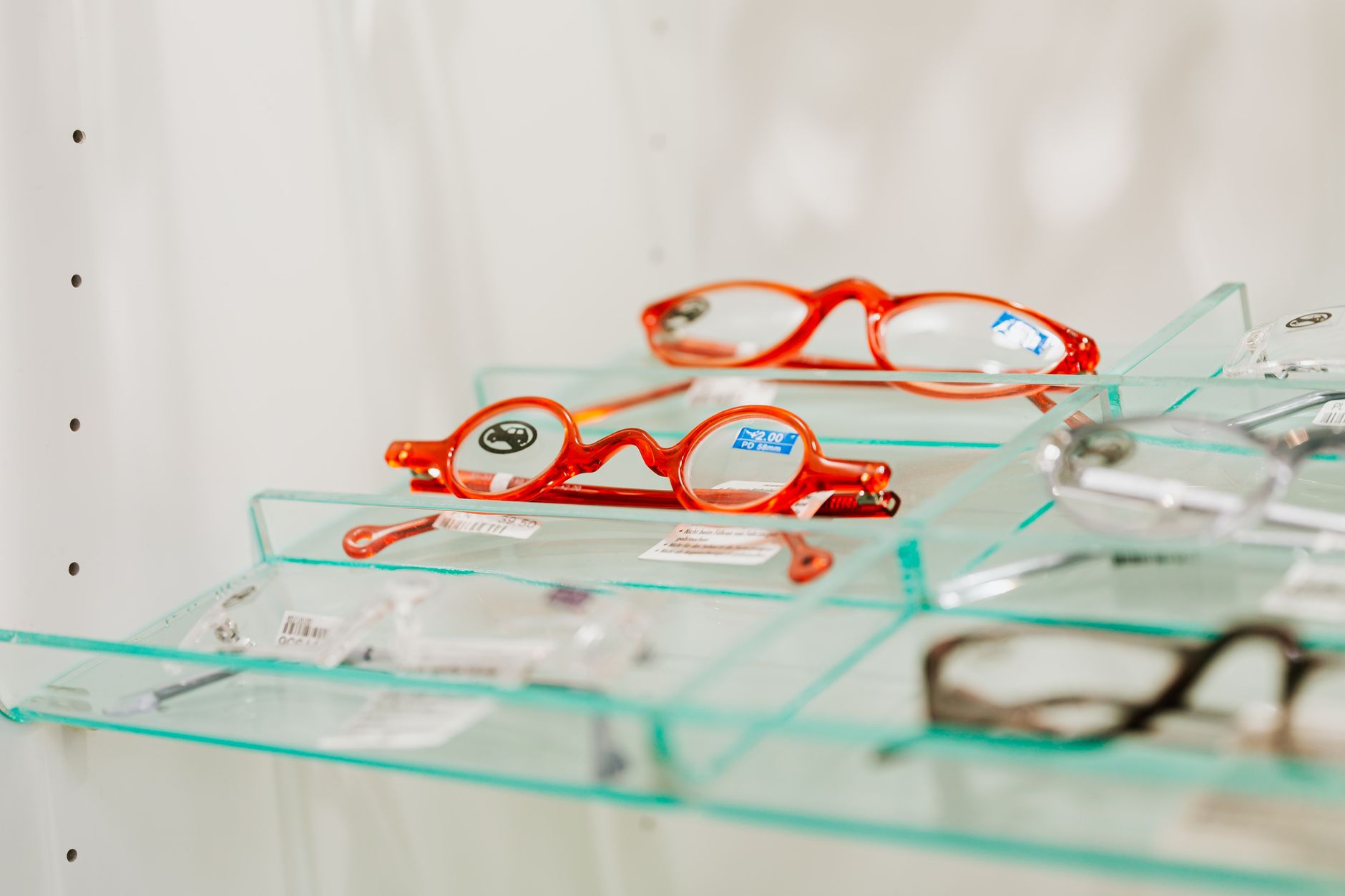Warby Parker's Dual CEO Sales: A Test of Investor Conviction Amidst Stretched Valuation
