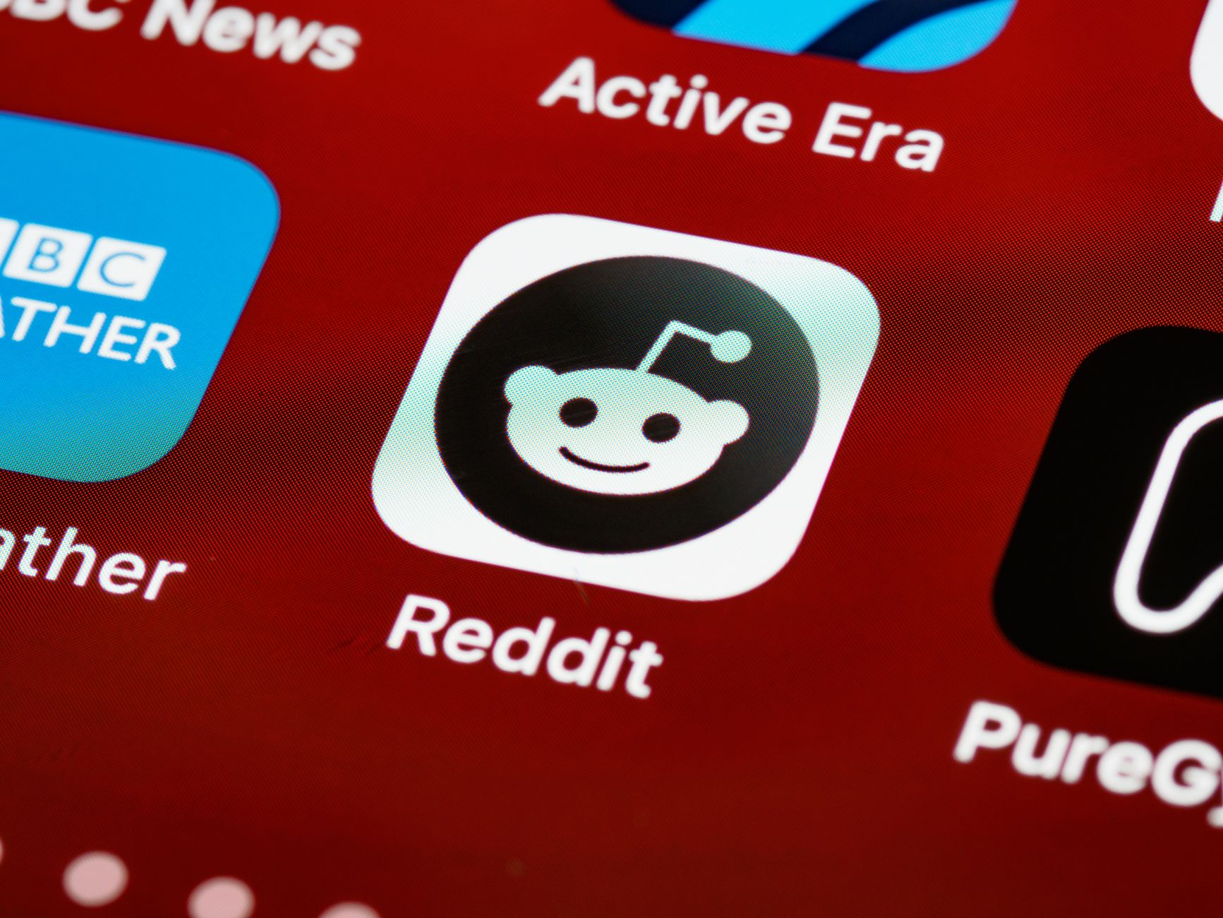 Reddit's "Choppy Search" Warning Exposes a Structural Threat to its Premium Valuation