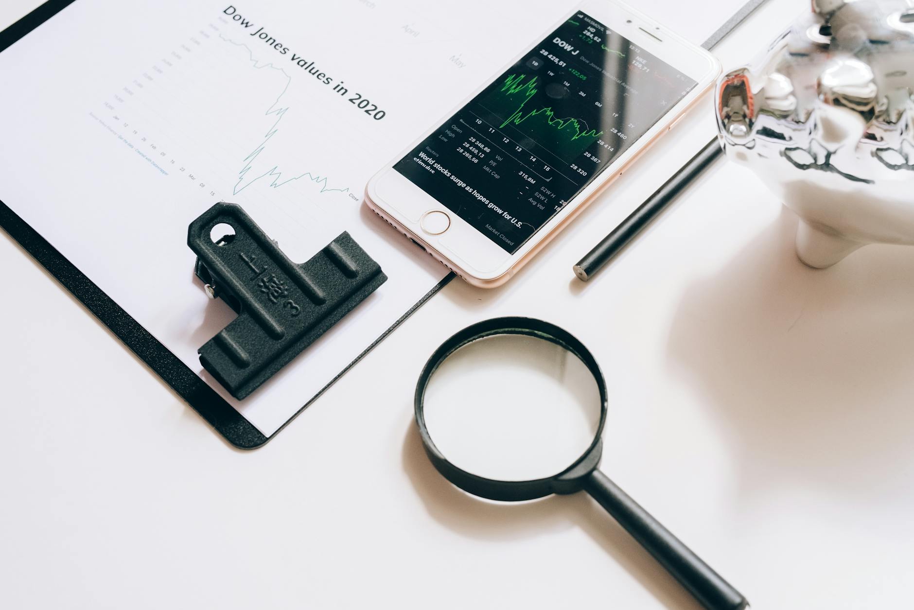 What is the SPDR Dow Jones Industrial Average ETF Trust (DIA) and How Does it Differ