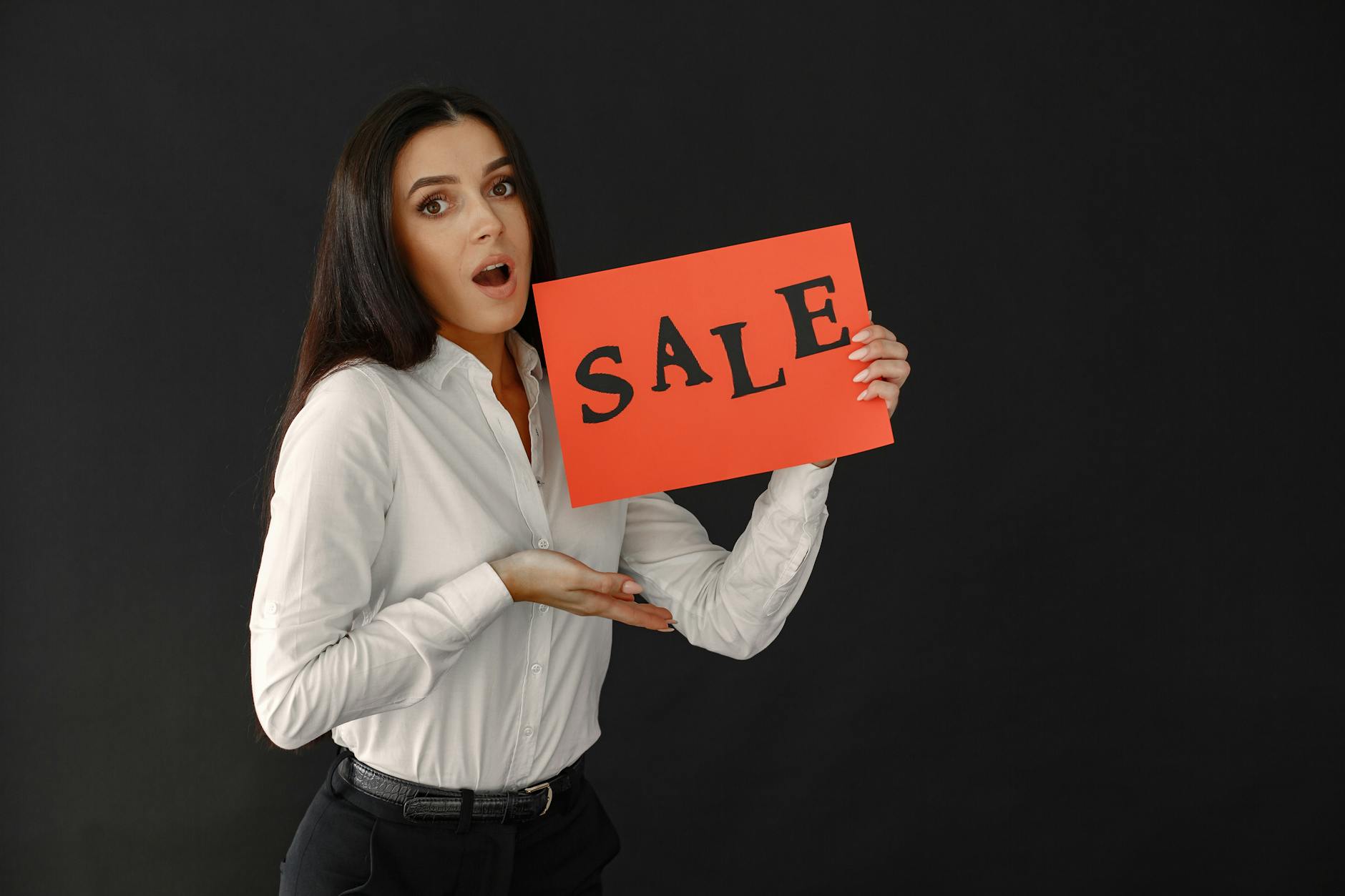 What's Behind Saba Capital's Recent ECAT Share Sale