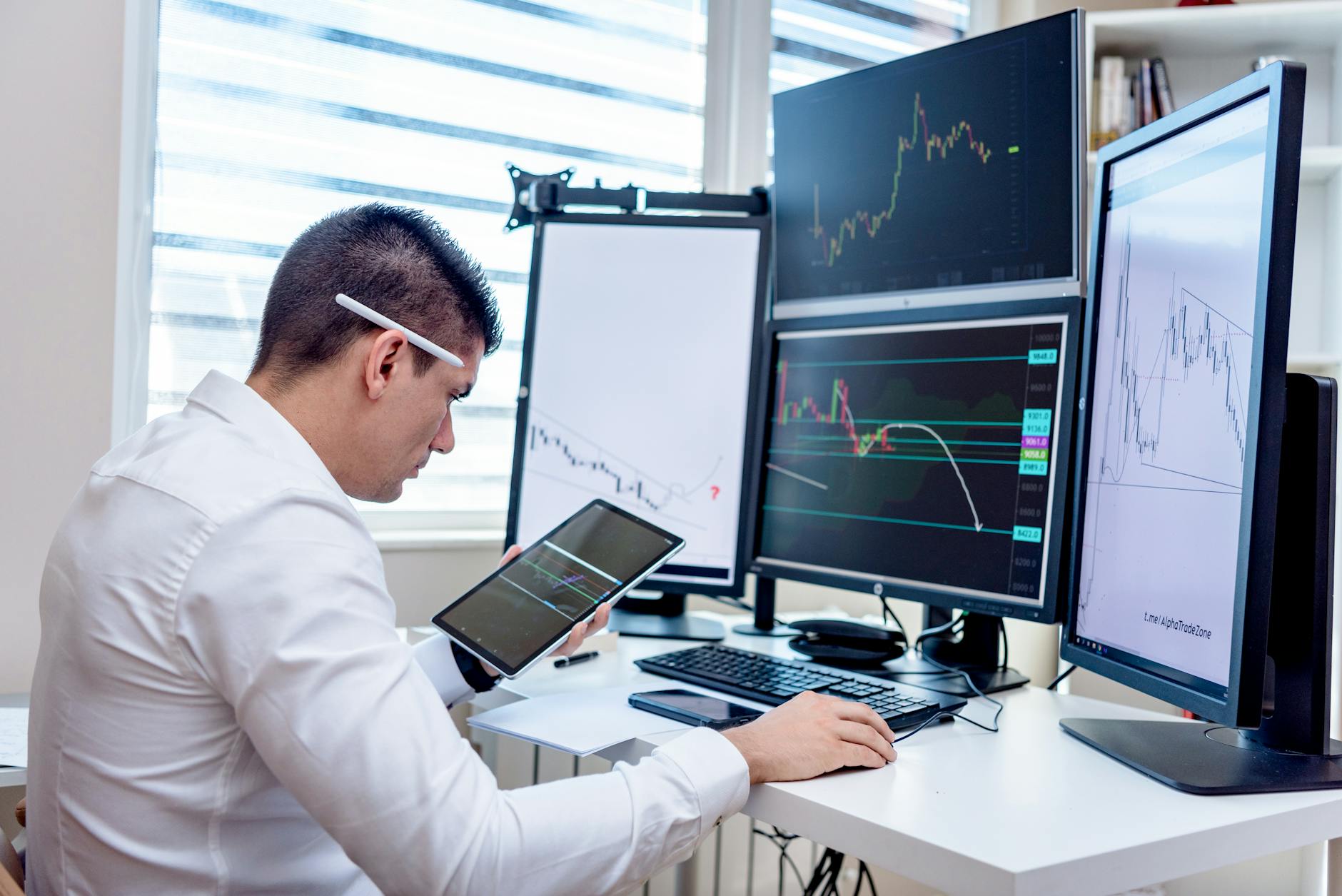 Why is Rep. Moskowitz Betting on Parker-Hannifin (PH)