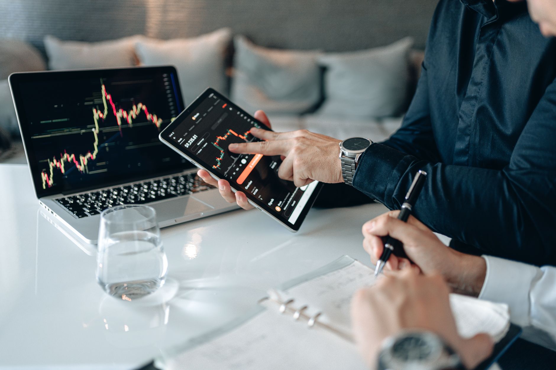 Fidelity National Information Services: A Growth Story Hiding in Plain Sight at 7x Earnings
