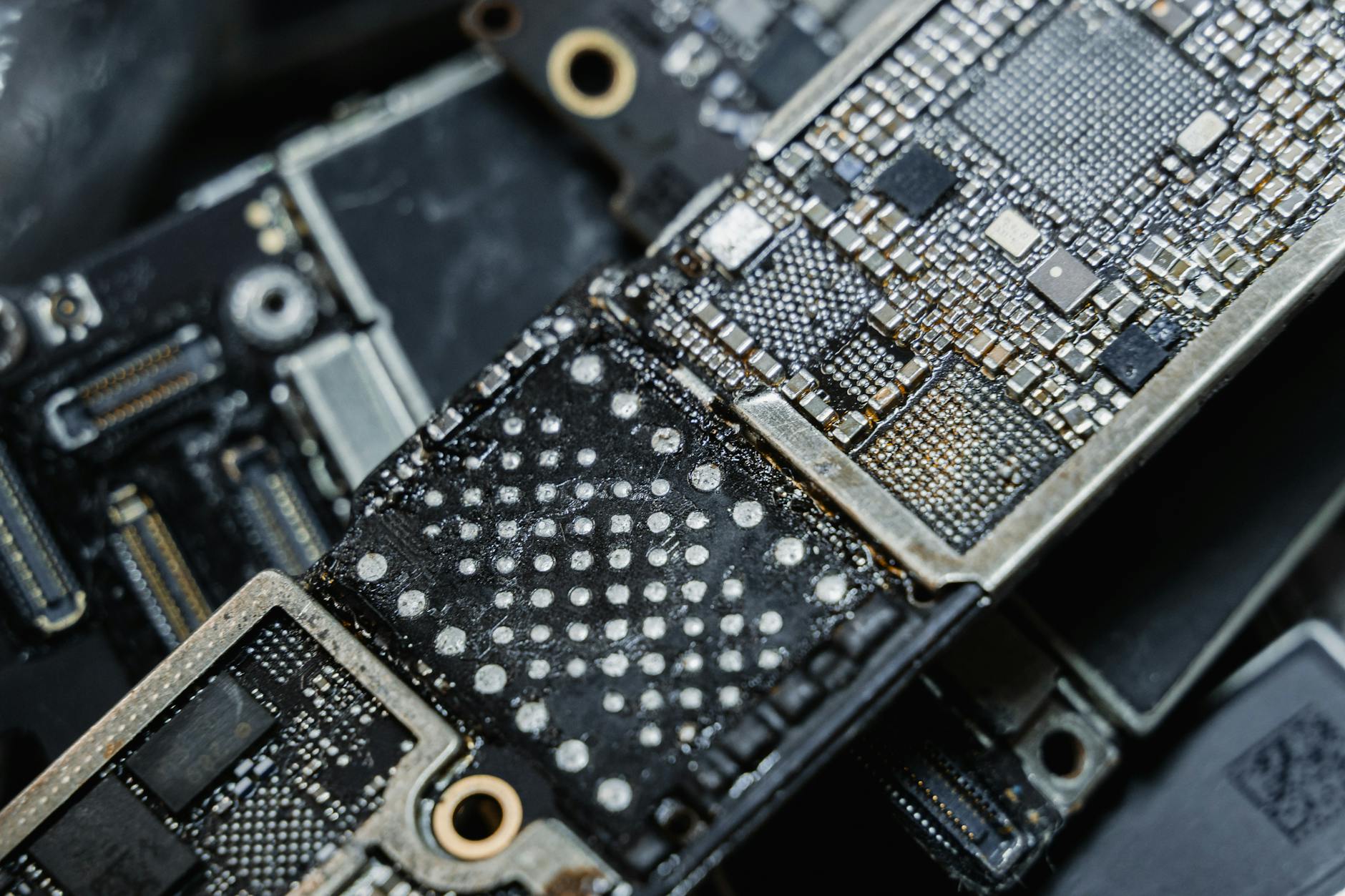 How Did Qnity Electronics (Q) Emerge as a Standout Spin-Off