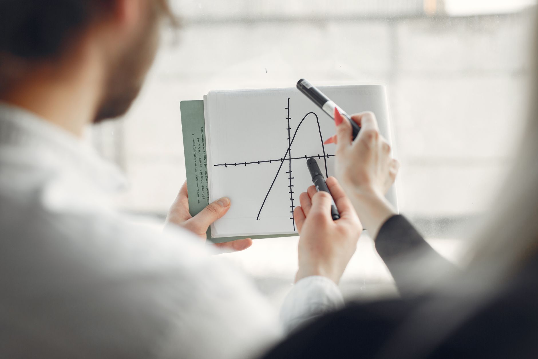 Sandisk's AI-Fueled Parabola: When Short-Term Signals Clash with Long-Term Valuation Reality