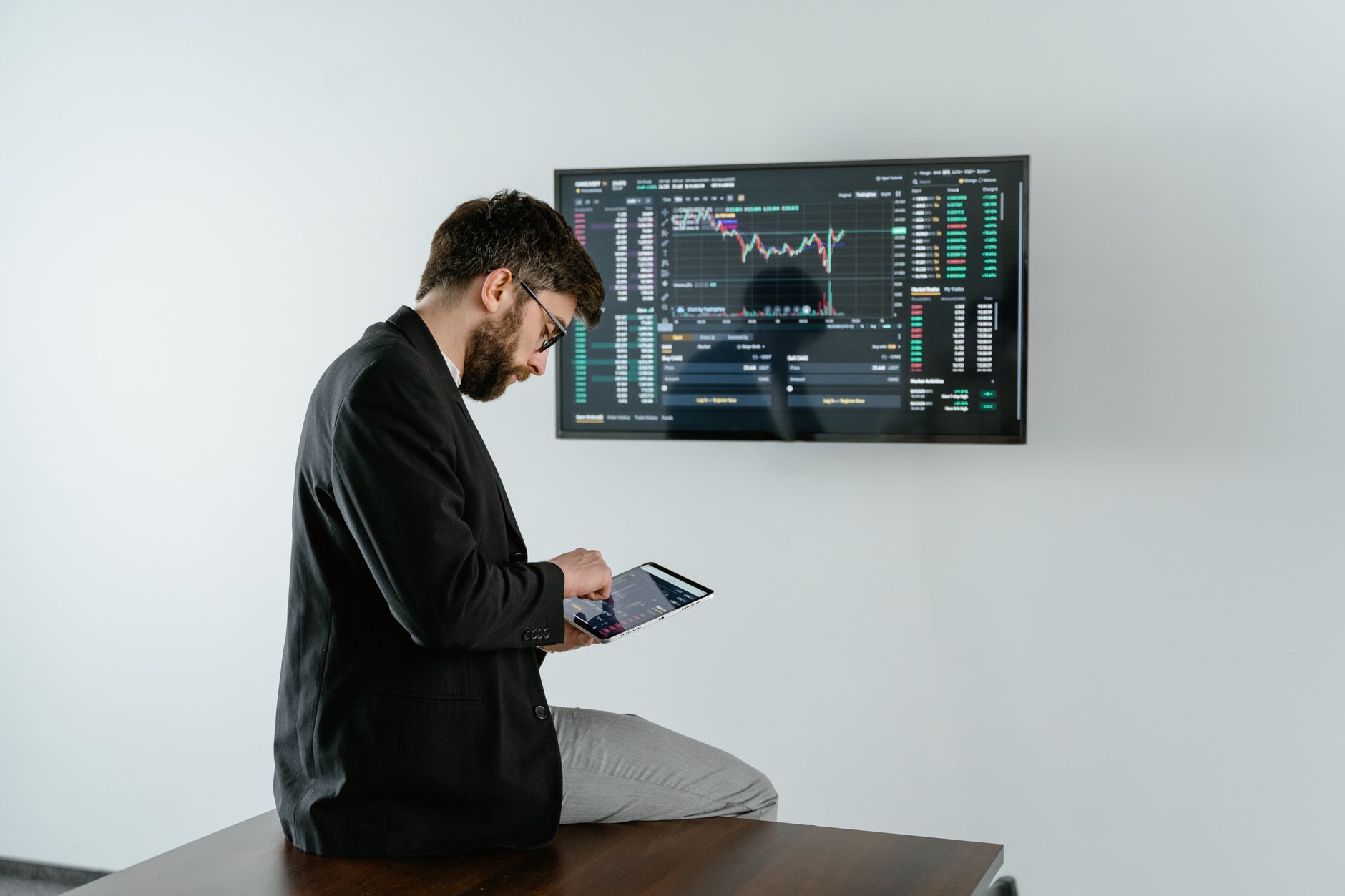 What Triggered Embecta's Recent Stock Plunge and Analyst Downgrades