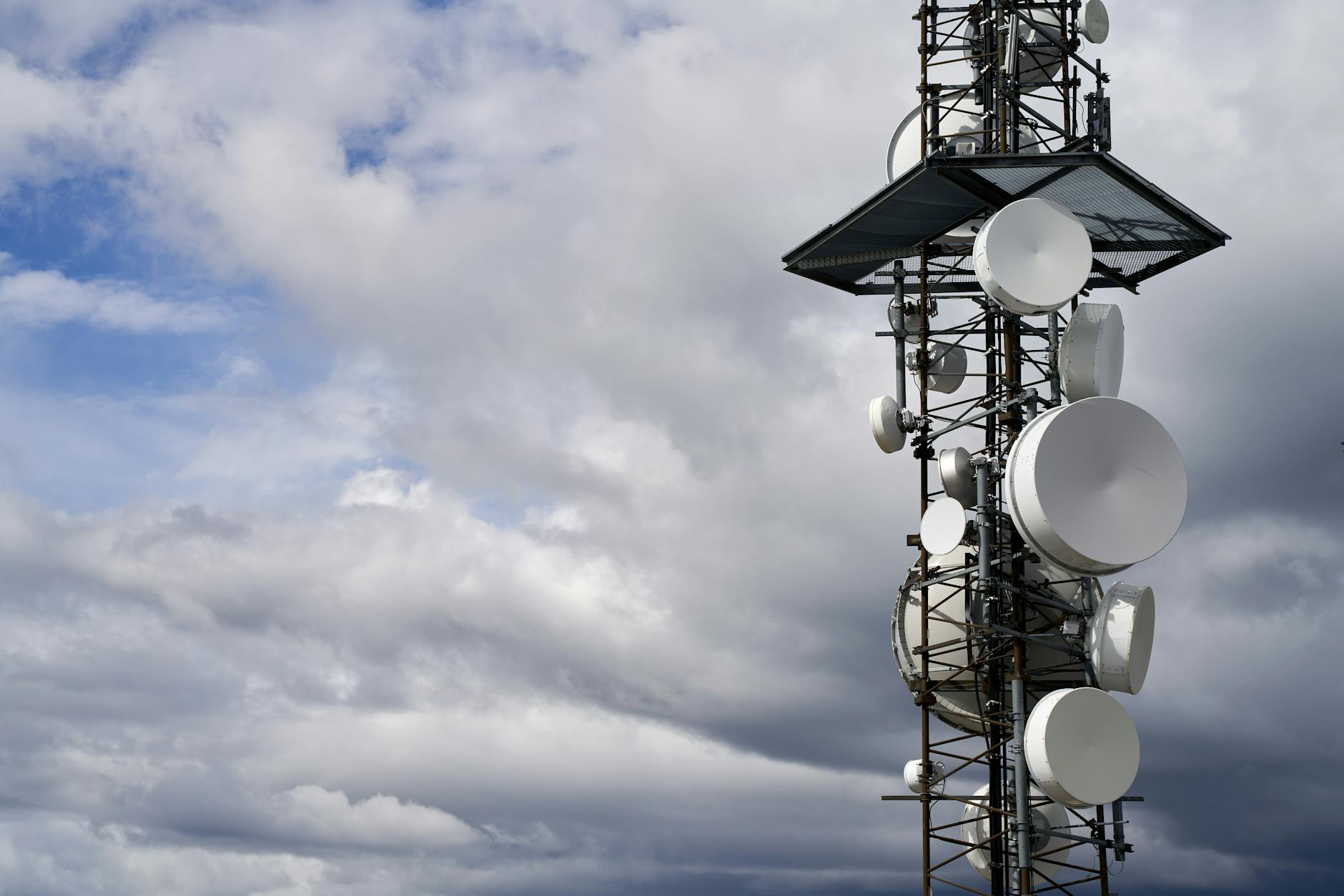 What Does Senator Hickenlooper's Liberty Broadband Sale Really Mean