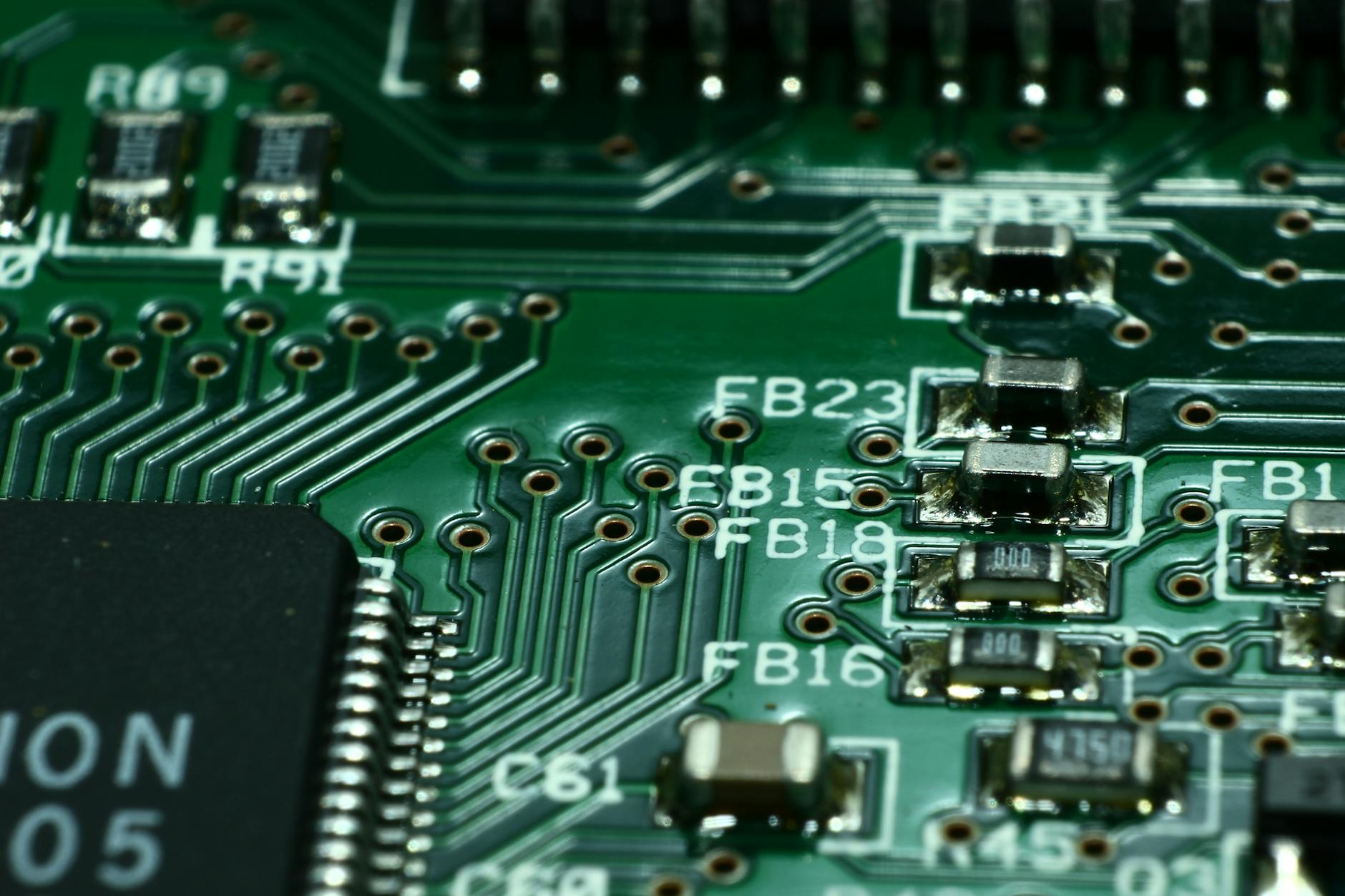 Are Skyworks and Qorvo Poised to Dominate the RF Market