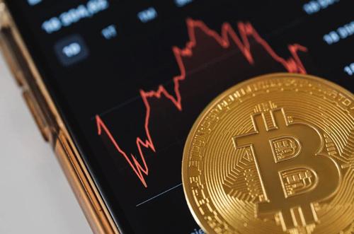 Top 6 Crypto Stocks to Watch as Bitcoin Nears Record $123,000: Investment Analysis August 2025